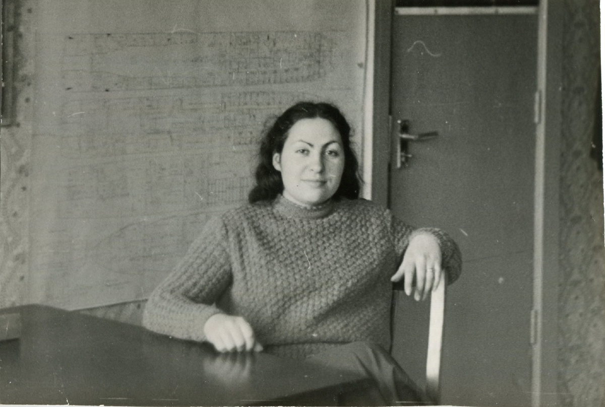 Ирина Бойкина - инженер-технолог корпусно-сварочного цеха Светловского СРЗ. Начало 1980-х
