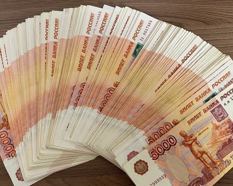     Студентка из Курска лишилась более миллиона рублей из-за лже‑аналитика