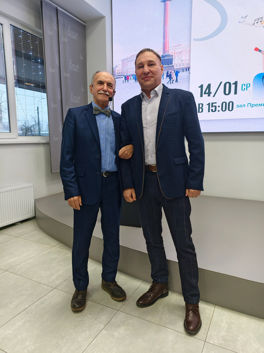 Поэт, автор песен, автор сборников "Рисуя Русь" и "Другая эра" Степан Кадашников (справа), и джазового музыканта и пианист Кирилл Орлов (слева).