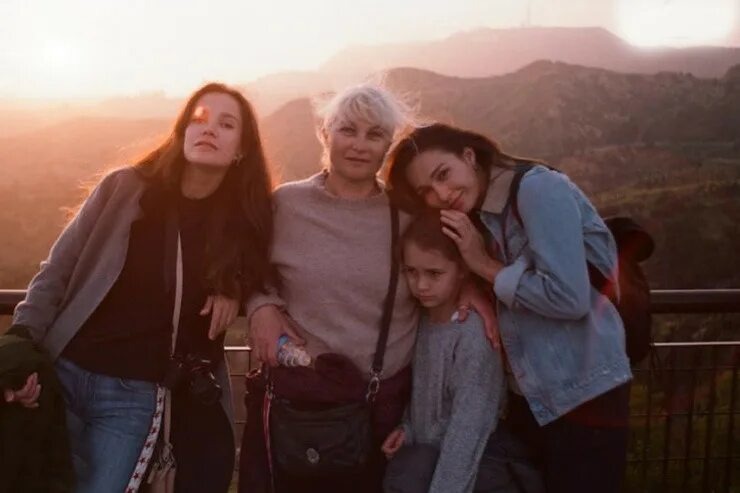 На фото: Евгения Брик с дочерью Зоей, мама Галина Хириская, сестра Валерия