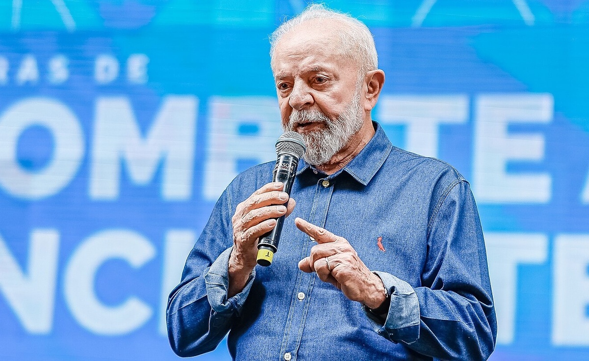     Луис Инасиу Лула да Силва   
(cc) Lula Oficial