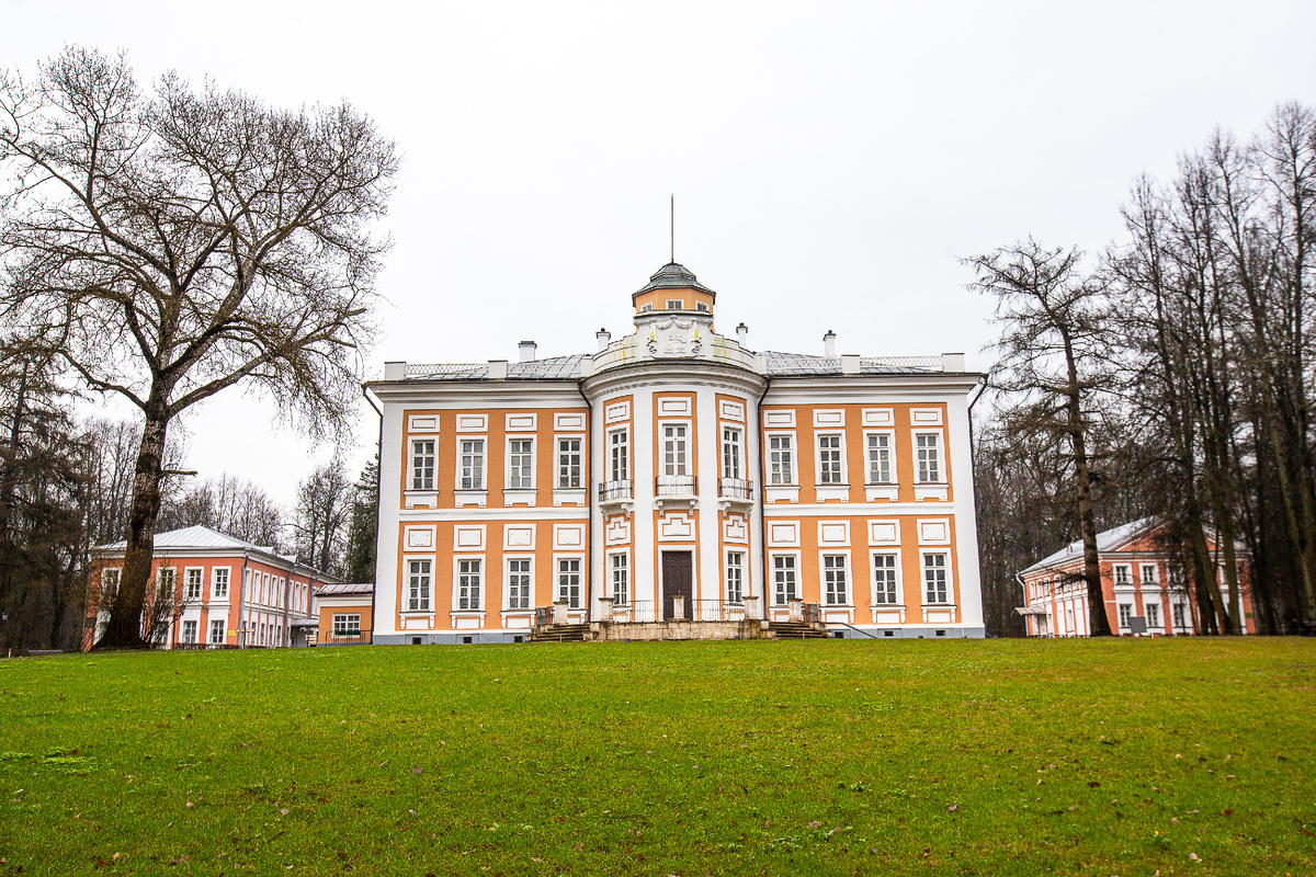 Усадьба Вязёмы. Главный дом. Большие Вязёмы, Одинцовский городской округ Московской области. Фото автора статьи