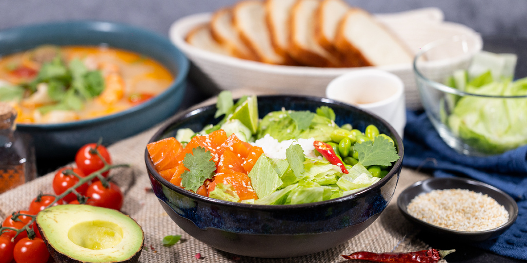 Поке с лососем: гавайский вкус в одной миске