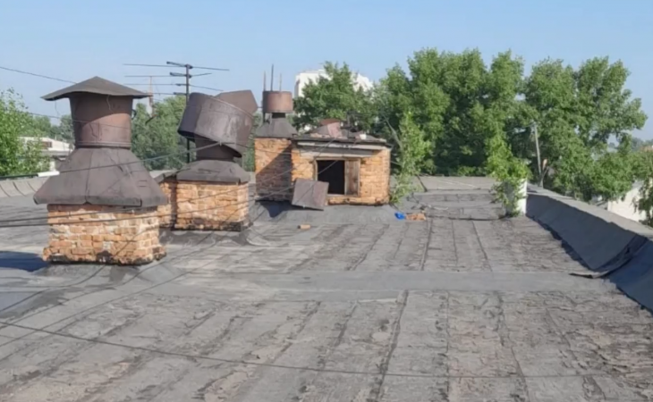 Прокуратура добилась ремонта крыши многоквартирного дома в Барнауле