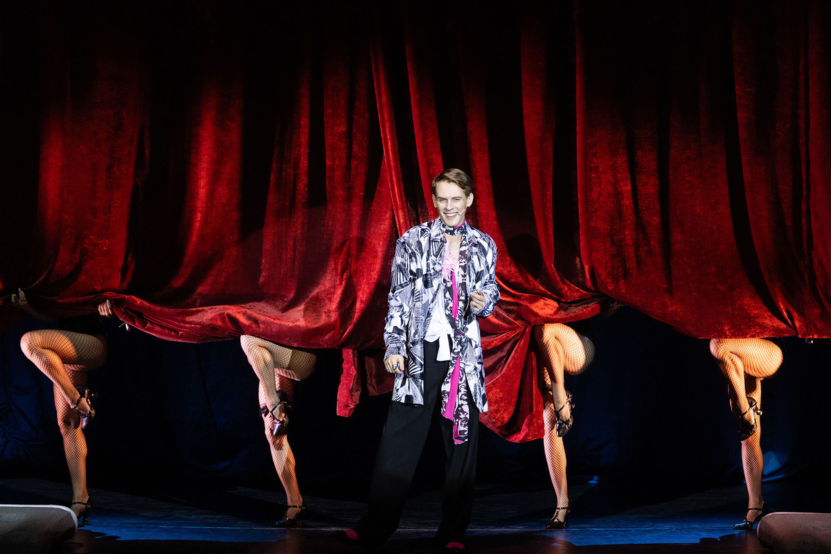    Сцена из спектакля «Сильва»