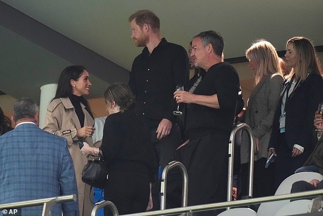 Меган Маркл через два часа сбежала с ретрита к принцу Гарри и Маркусу Андерсону