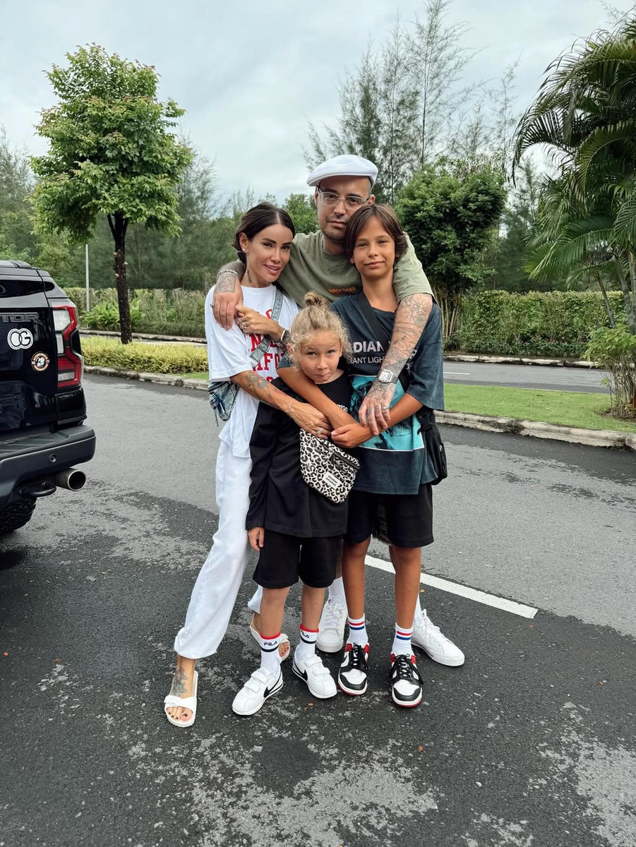    Айза и Гуф с детьми. Фото: Инстаграм (запрещён в РФ) @aizalovesam