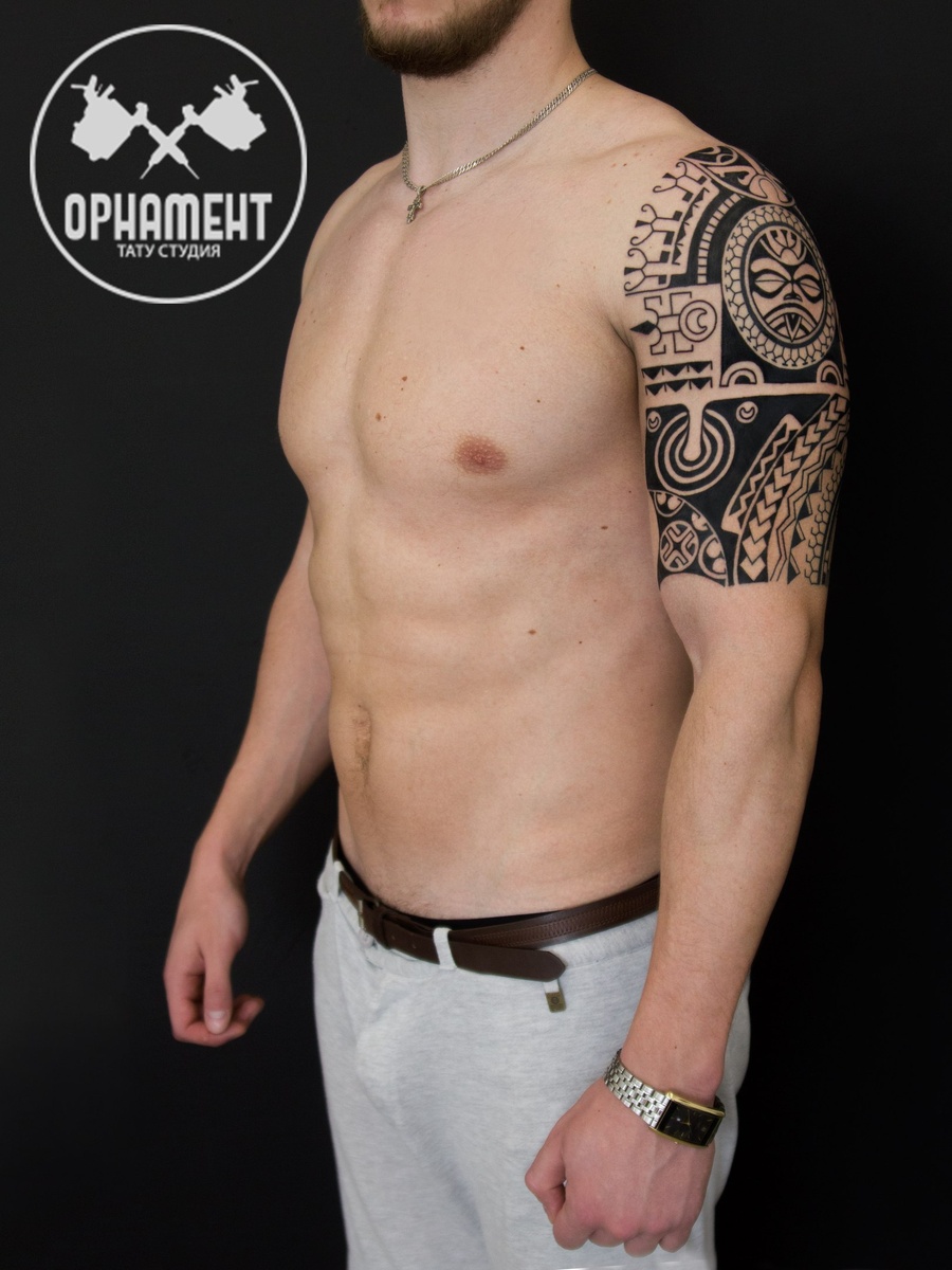 тату на плечо в стиле полинезия