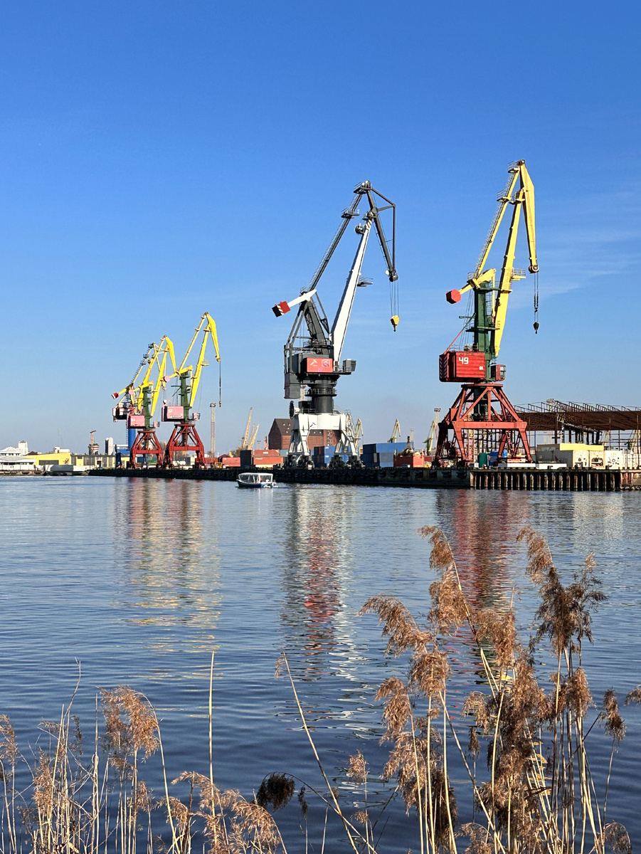 Вид на Калининградский морской торговый порт