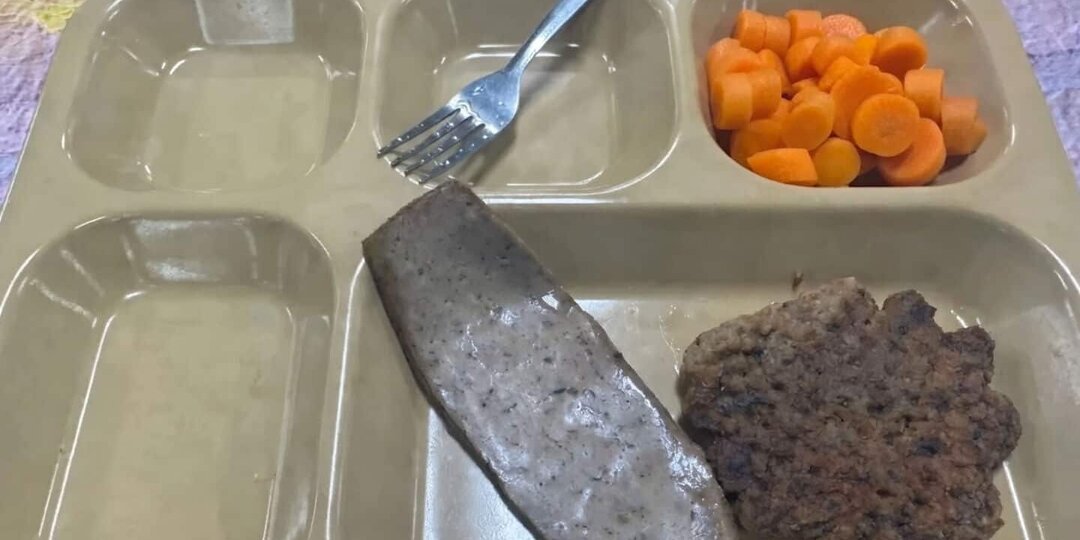 «Почти пустые подносы»: моряки США показали «ужин без ужина» у берегов Ирана