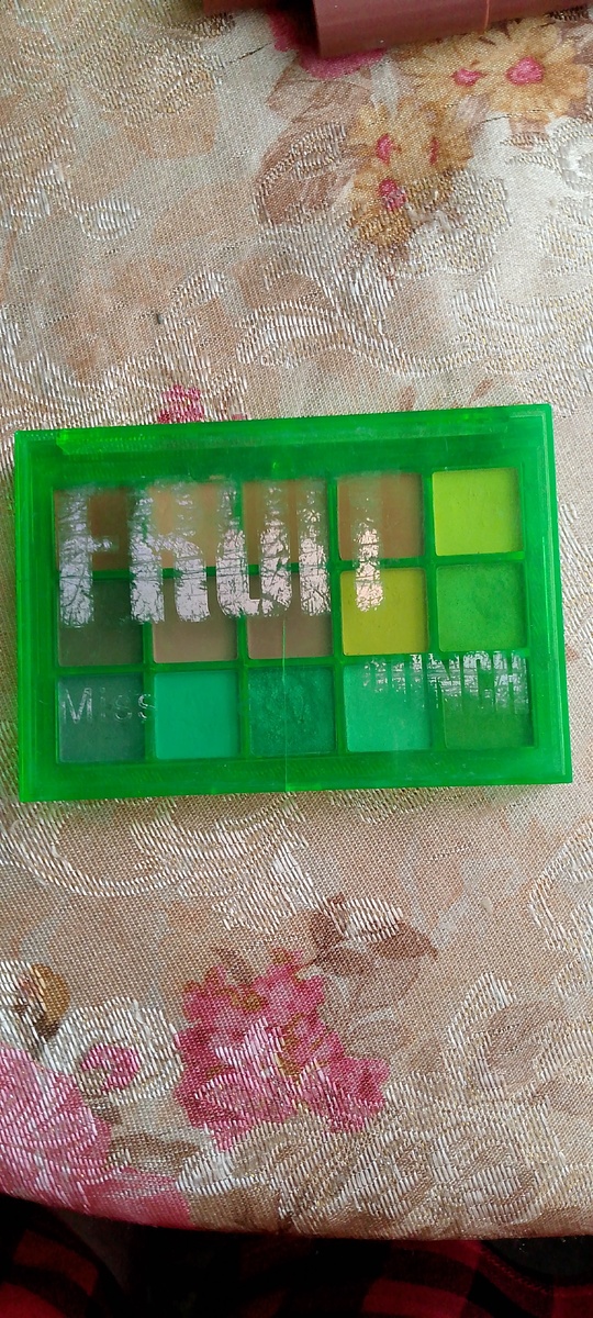 15 цветов в палетке