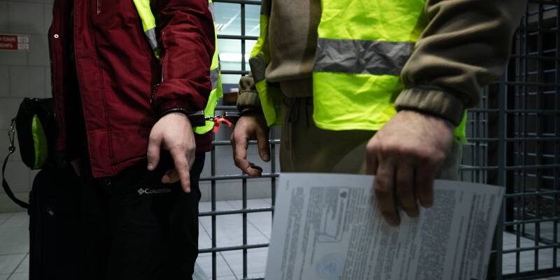 В Сургуте суд наказал бизнесмена, взявшего на работу мигранта