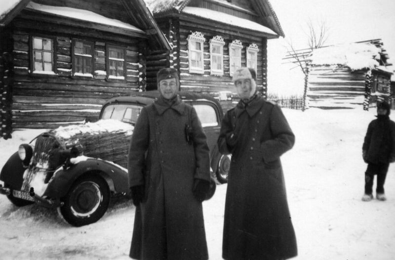 Немцы в русской деревне, 1941 год. Источник: https://clck.su/BWqgk