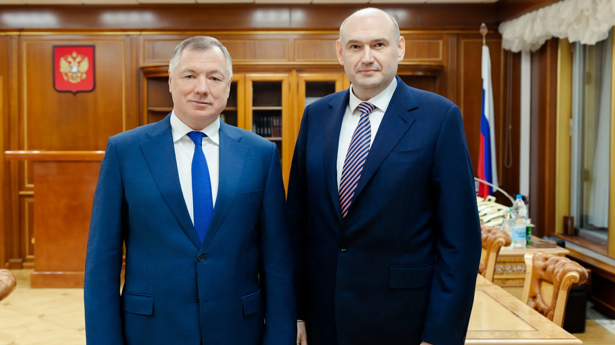     Марат Хуснуллин и Евгений Солнцев обсудили дорожную инфраструктуру Оренбуржья.     
Фото: правительство Оренбургской области.