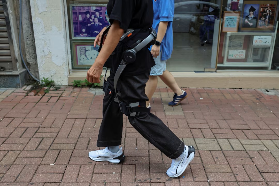 Экзоскелет на человеке