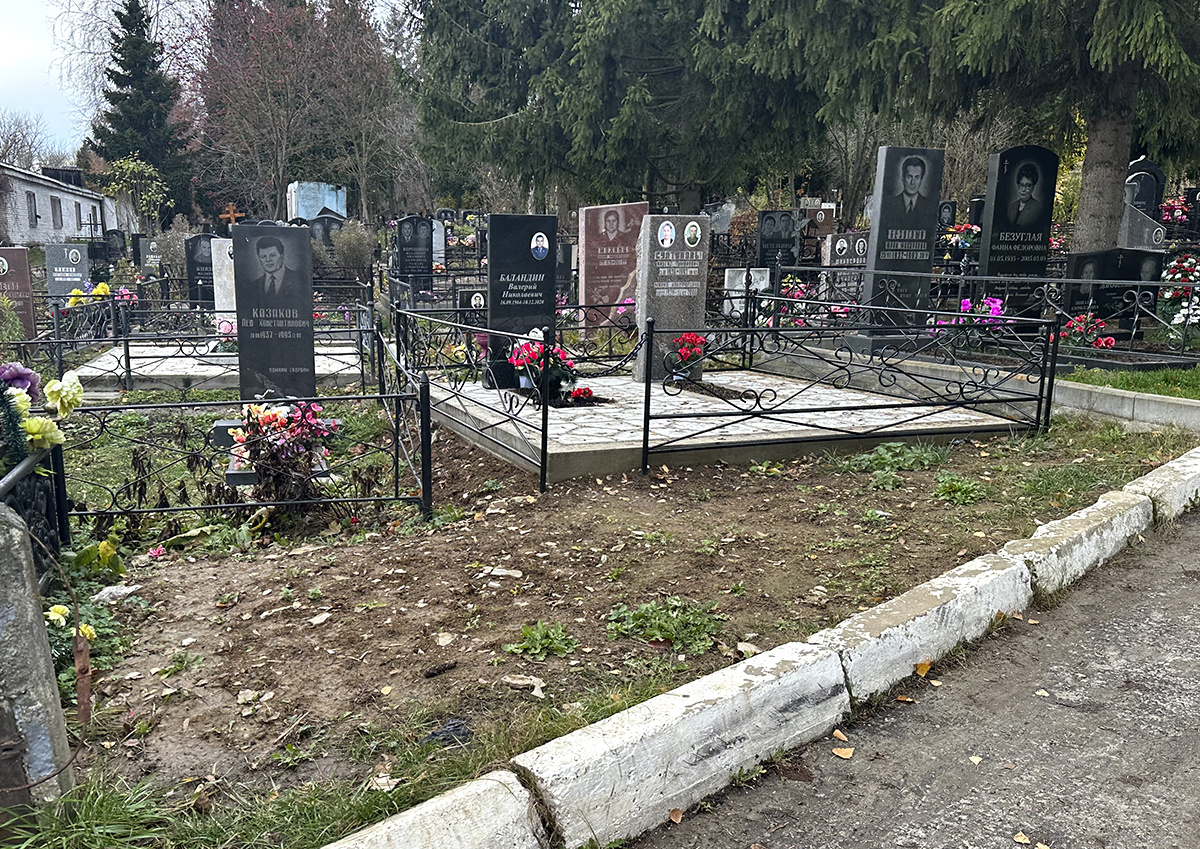 Бесхозные могилы и новые правила: что изменится на российских кладбищах? 