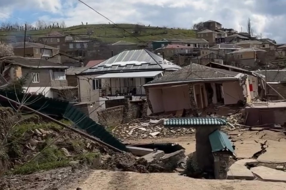    Повреждения получили 75 домов. Фото: соцсети очевидцев