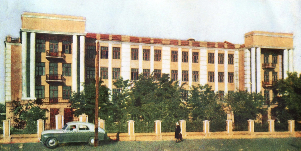 Старое здание школы № 20. Улица 12‑я линия (современная улица Демёхина). 1950 год