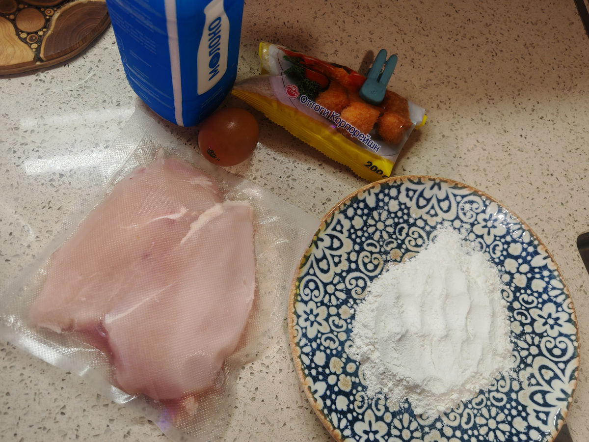 Всё что нам нужно для шницеля+капелька любви.