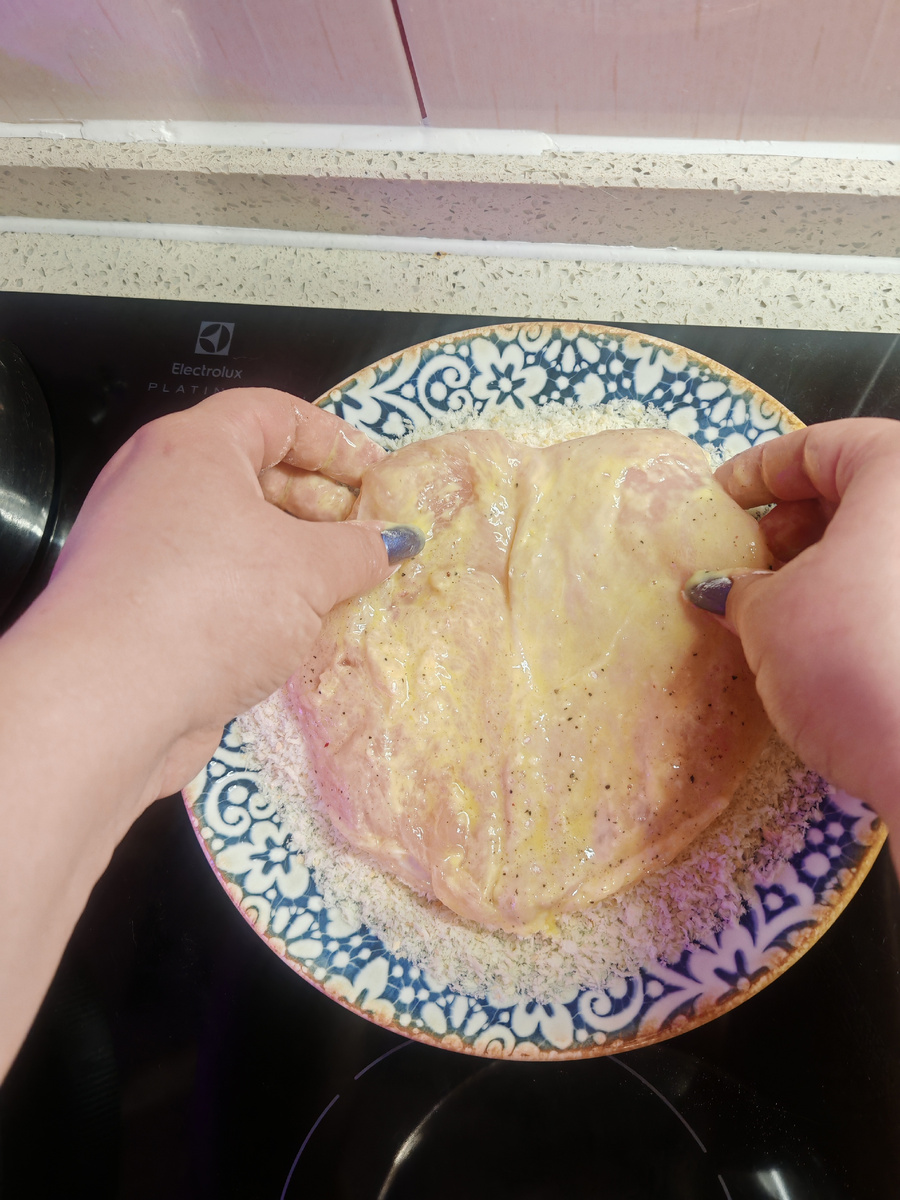 Панируем наше "сердечко".