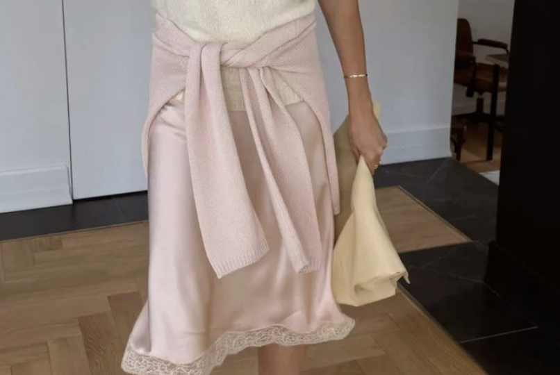 Атласная юбка – моветон. На что заменить? Модные юбки 2026