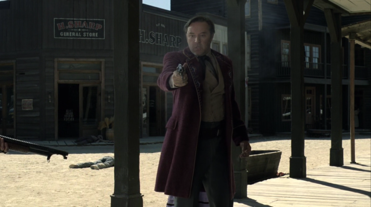 Посмотрите как меняються лица посетителей парка, после убийства.