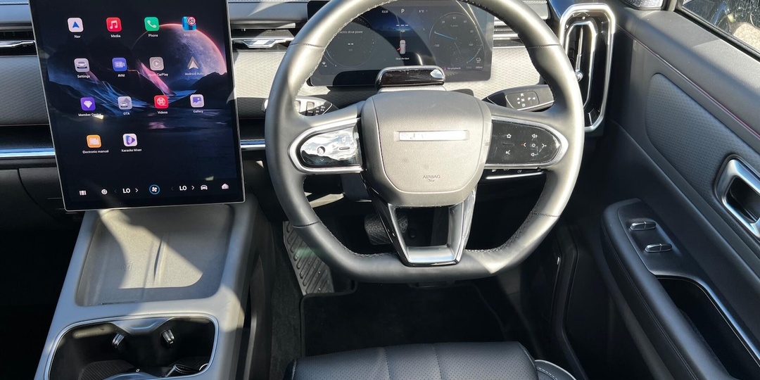 «Китаец» в стиле Range Rover стал самым продаваемым в Британии. Что вообще происходит?