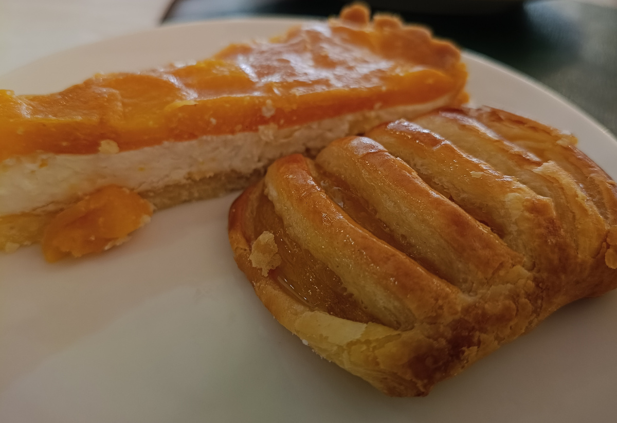 Лимонный тортик и слойка с яблоками