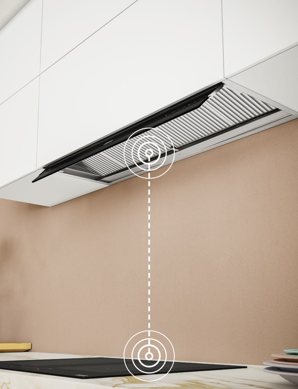 Технология K-Link позволяет устройствам «общаться» друг с другом, производя сонастройку: интенсивность работы вытяжки адаптируется к выбранной мощности варочной панели.