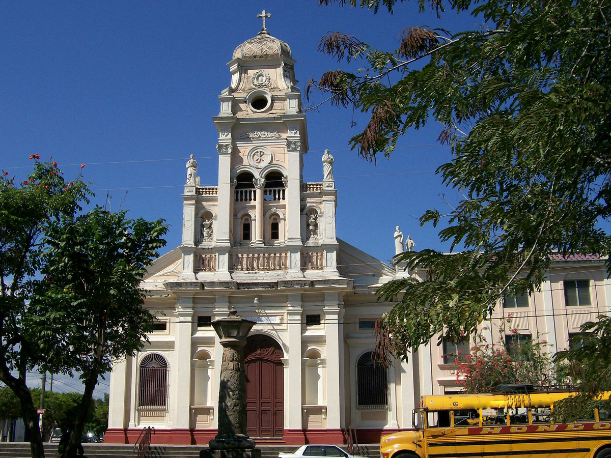 Один из соборов Гранады — роскошное испанское барокко XVII века. Фото: Олег Русских