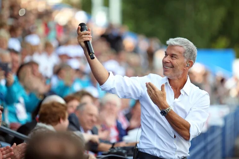 Экс-директор Газманова обвинил певца в неуплате налогов