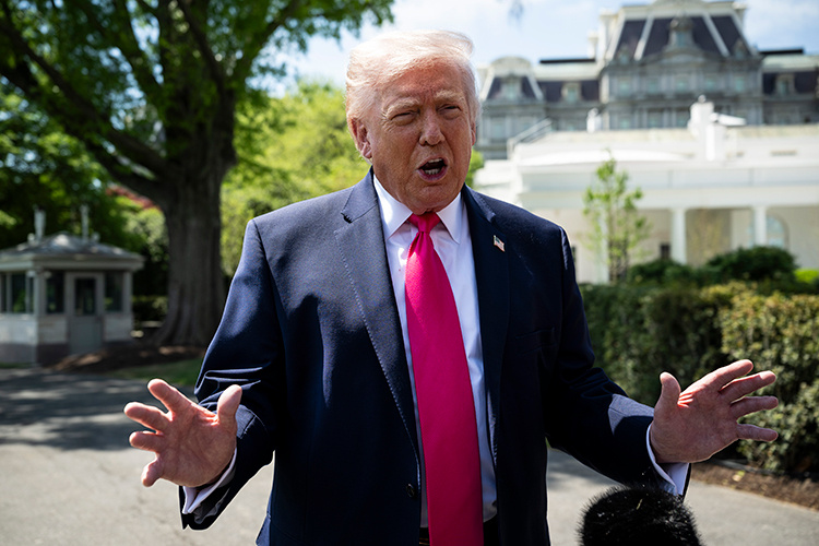    Морская блокада Ирана оказалась эффективным инструментом давления, приведшим Тегеран к переговорам, считает Трамп.   
Фото: © Graeme Sloan/Pool / Keystone Press Agency / www.globallookpress.com