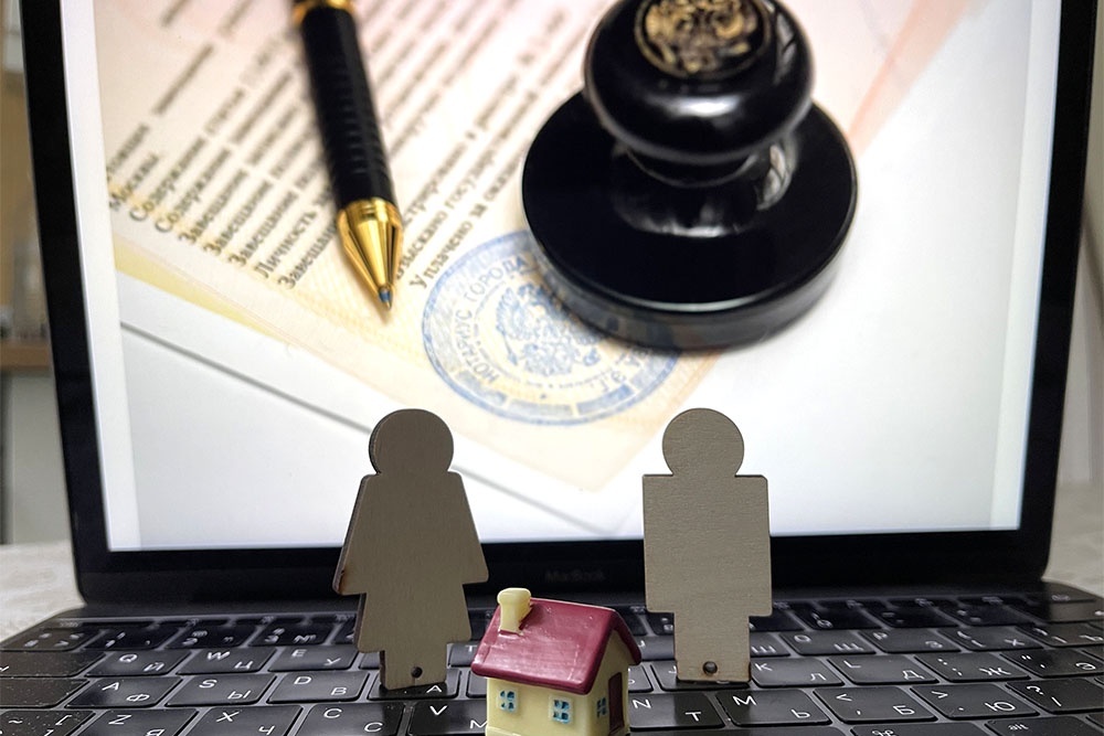    Нотариальные документы особо защищены от подделок. / Фото: Сергей Михеев