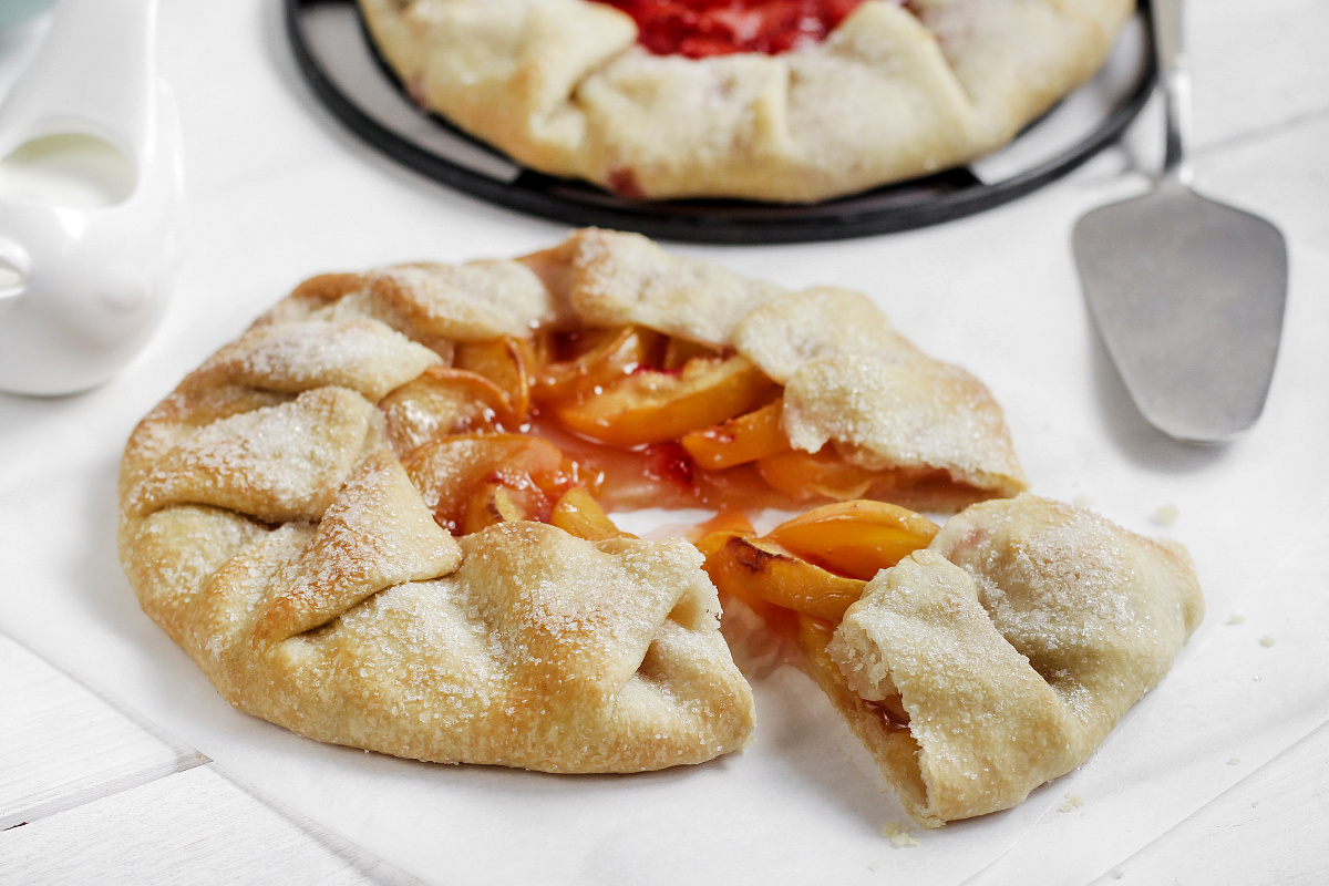 Летний бриз - галета со свежими персиками