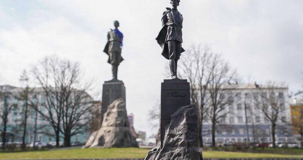 Мини-копию памятника Горькому восстановили в центре Нижнего Новгорода