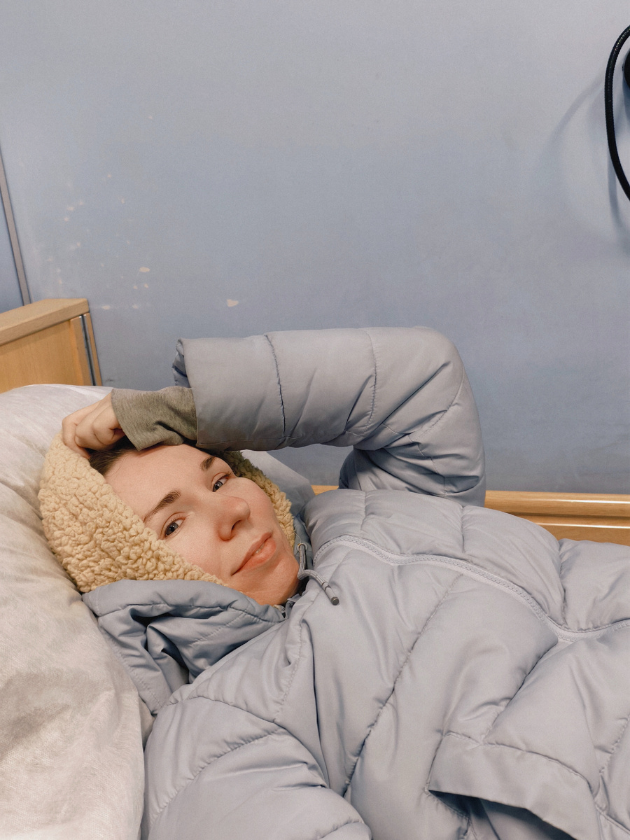 В комнате отдыха на вокзале