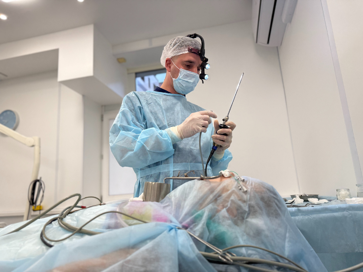 На фото ЛОР-ринохирург Клиники уха, горла и носа Юрганов Игорь Андреевич