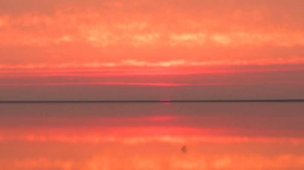 Закат на озере