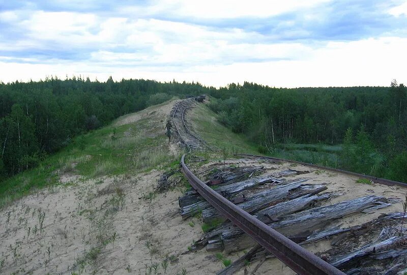 167 тысяч заключённых строили железную дорогу в Арктике. По ней не прошёл ни один поезд