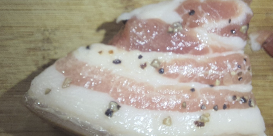 Сало реабилитировано: кардиолог объяснил, сколько граммов нужно съедать для чистоты сосудов