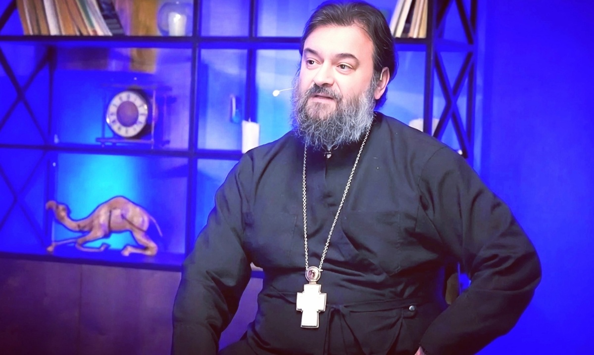 Андрей Ткачёв — протоиерей, настоятель Храма Троицы Живоначальной в Хохлах, писатель, телеведущий, блогер, миссионер.