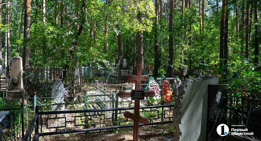 В Челябинске перед Радоницей обработают кладбища против клещей