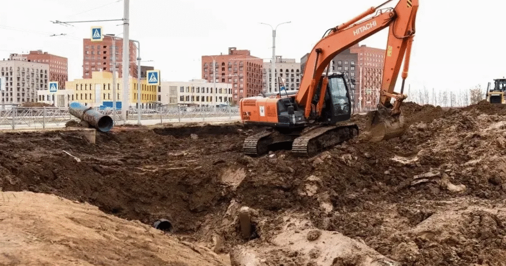 У ЖК «Ялав» в Чебоксарах размыло грунт рядом с дорогой