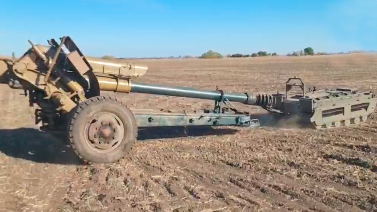 Буксировка гаубицы Д-30 роботизированной платформой НРТК «Курьер»  