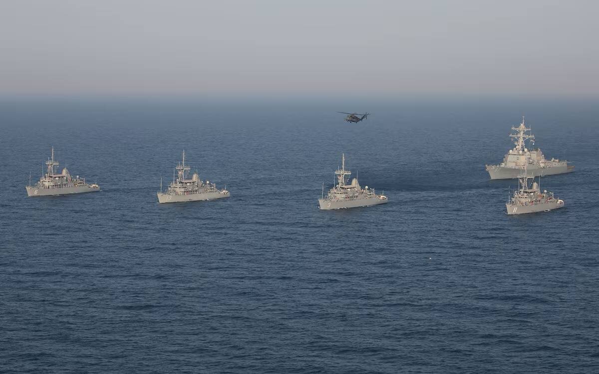 Фото обложки: Antonio Gemma Moré/U.S. Navy/Handout