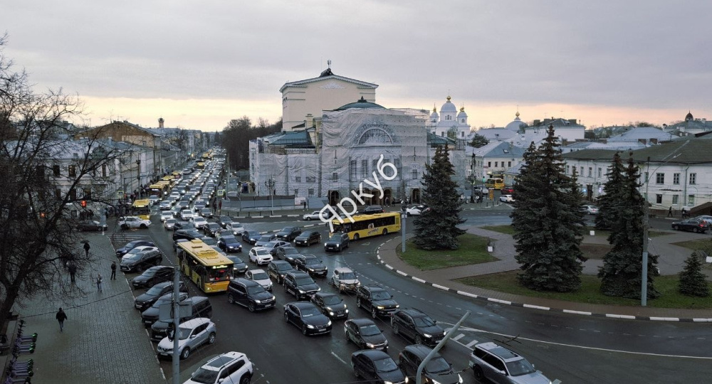 Ярославль встал в восьмибалльных пробках