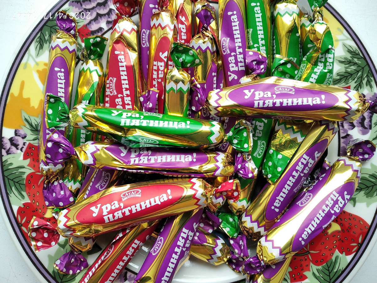 конфеты у меня на столе в тему)