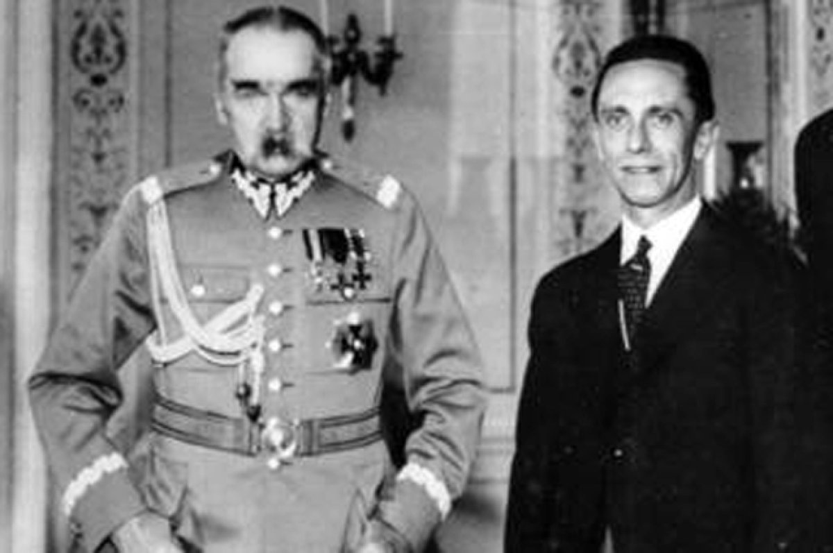  Юзеф Пилсудский и Йозеф Геббельс. 1934.