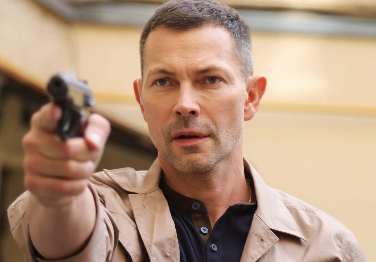   Кирилл Рубцов в сериале "Шеф"Кадр из видео
