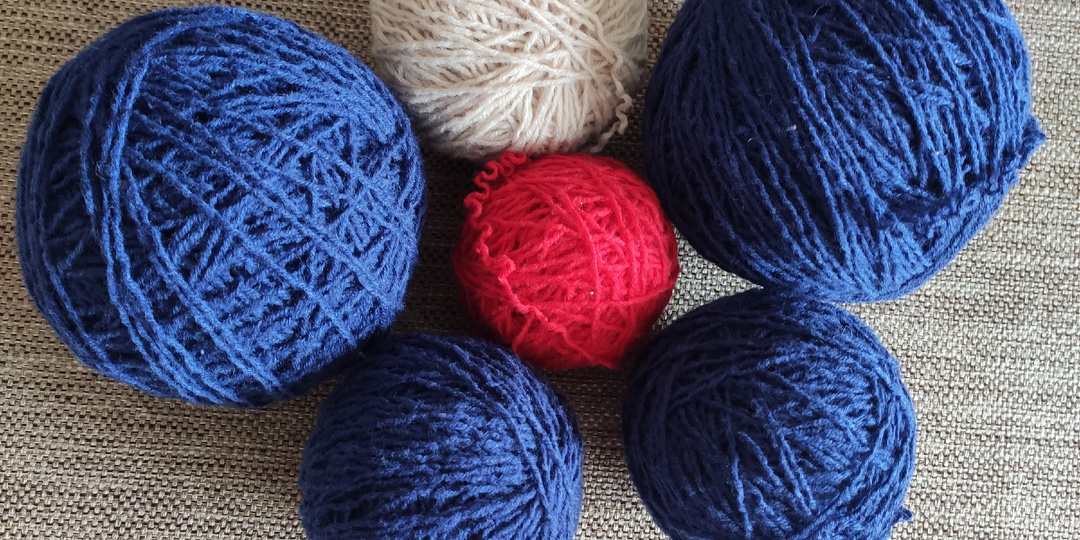 Пеку пироги и свитера распускаю!